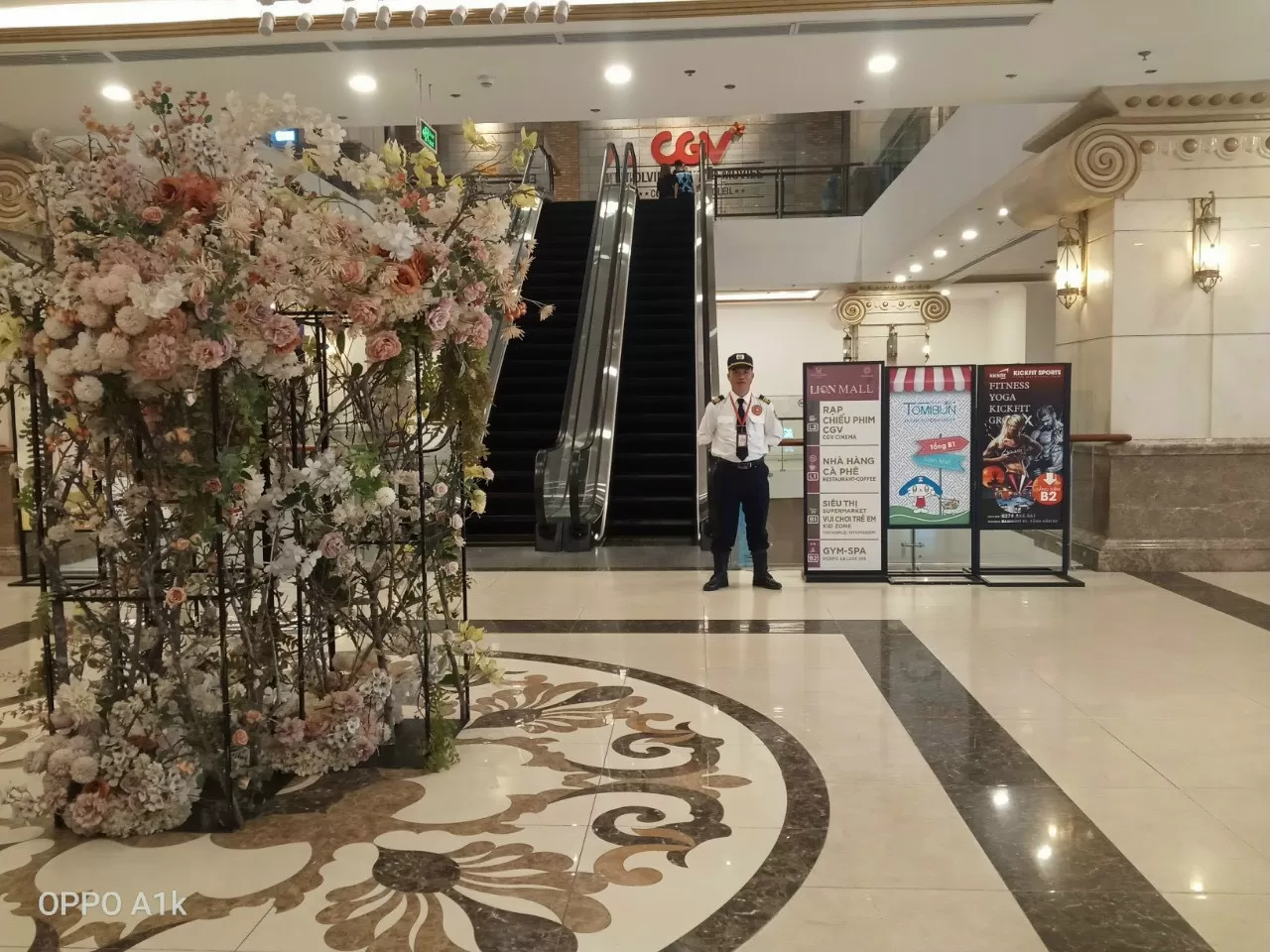Bảo vệ Showroom Hùng Túy