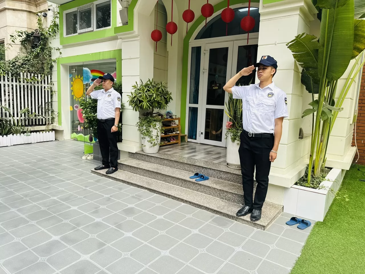Bảo Vệ Trường Học Moonlight Montessori Vinsmart City