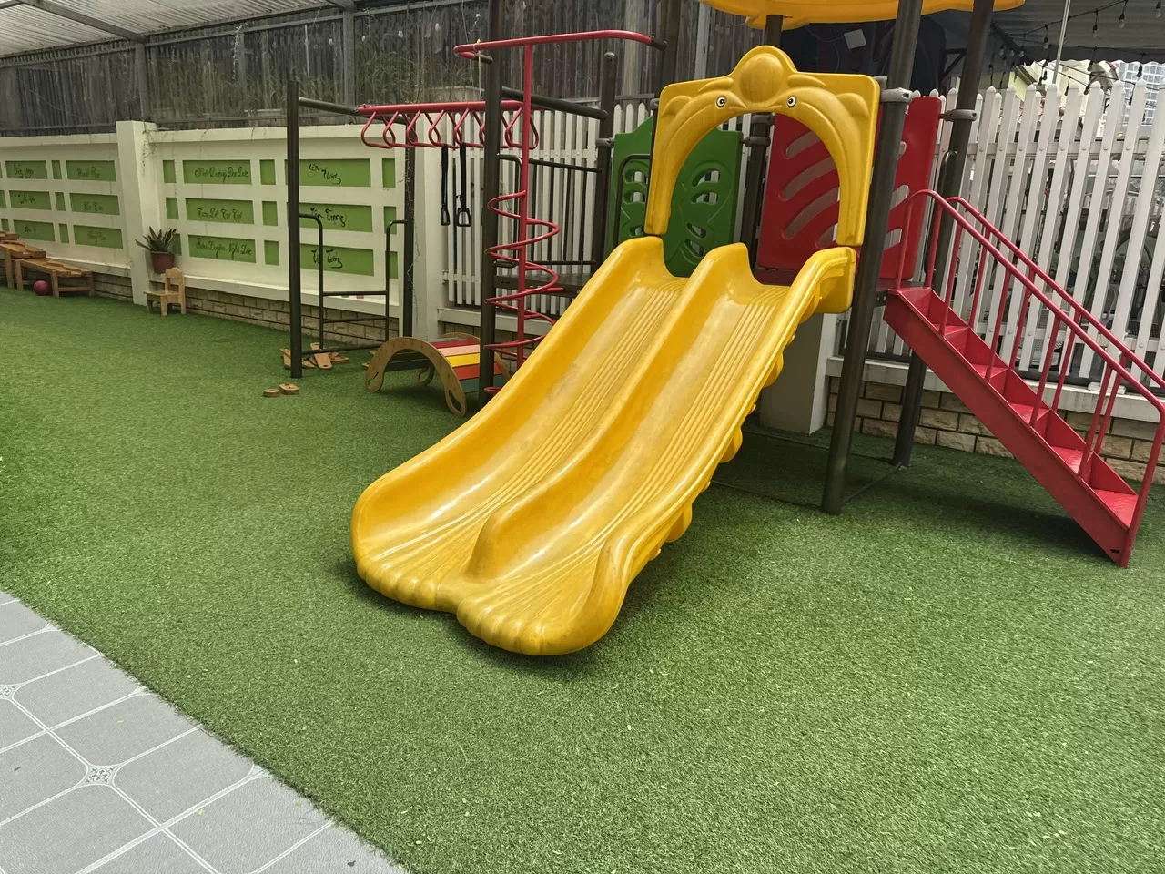 Bảo Vệ Trường Học Moonlight Montessori Vinsmart City