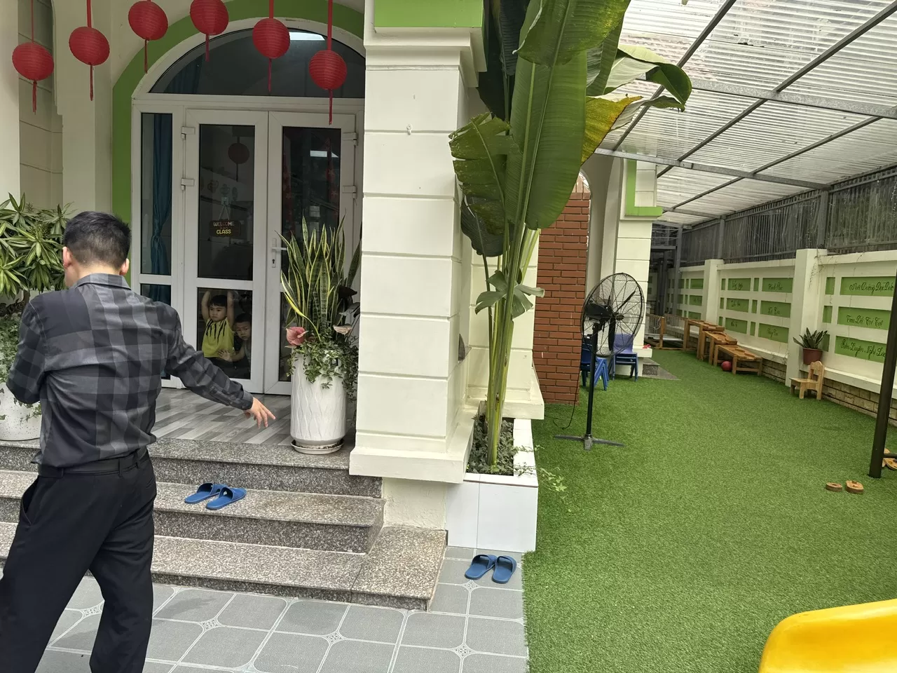 Bảo Vệ Trường Học Moonlight Montessori Vinsmart City
