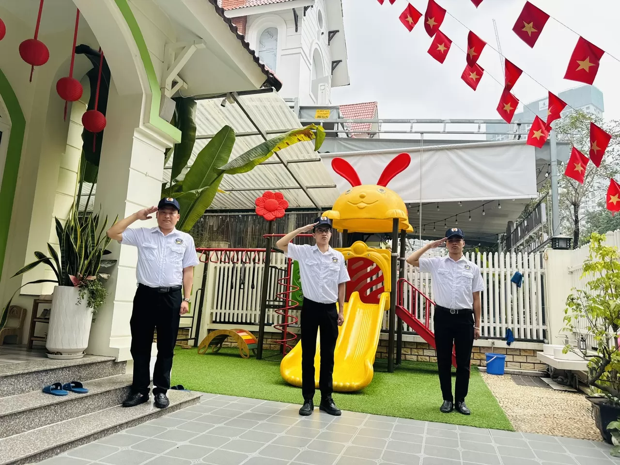 Bảo Vệ Trường Học Moonlight Montessori Vinsmart City