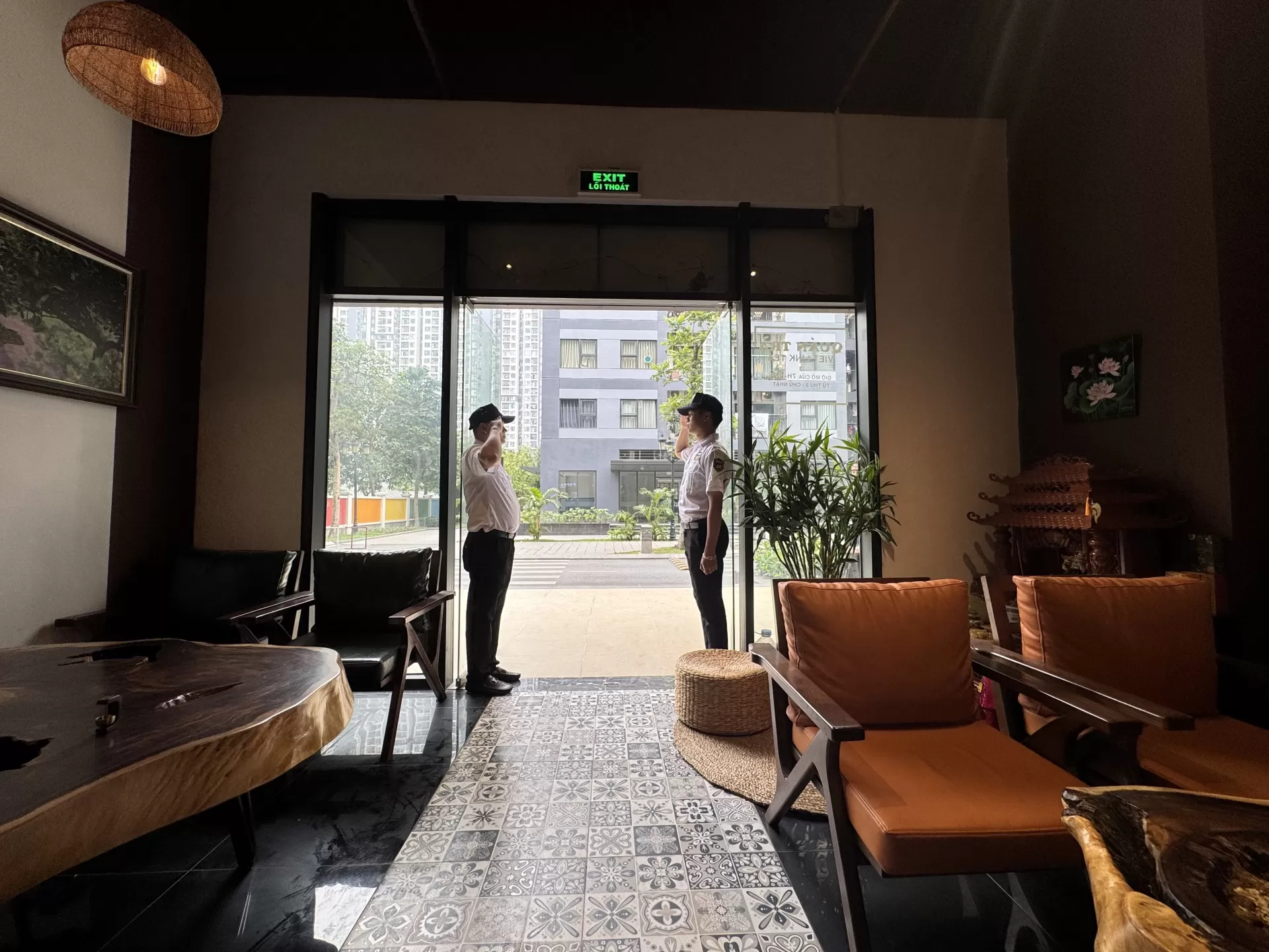 Golden Coffee House Tuyển Dụng Nhân Viên Bảo Vệ - Lương 8-9 Triệu - Môi Trường Thân Thiện, Miễn Phí Ăn Uống