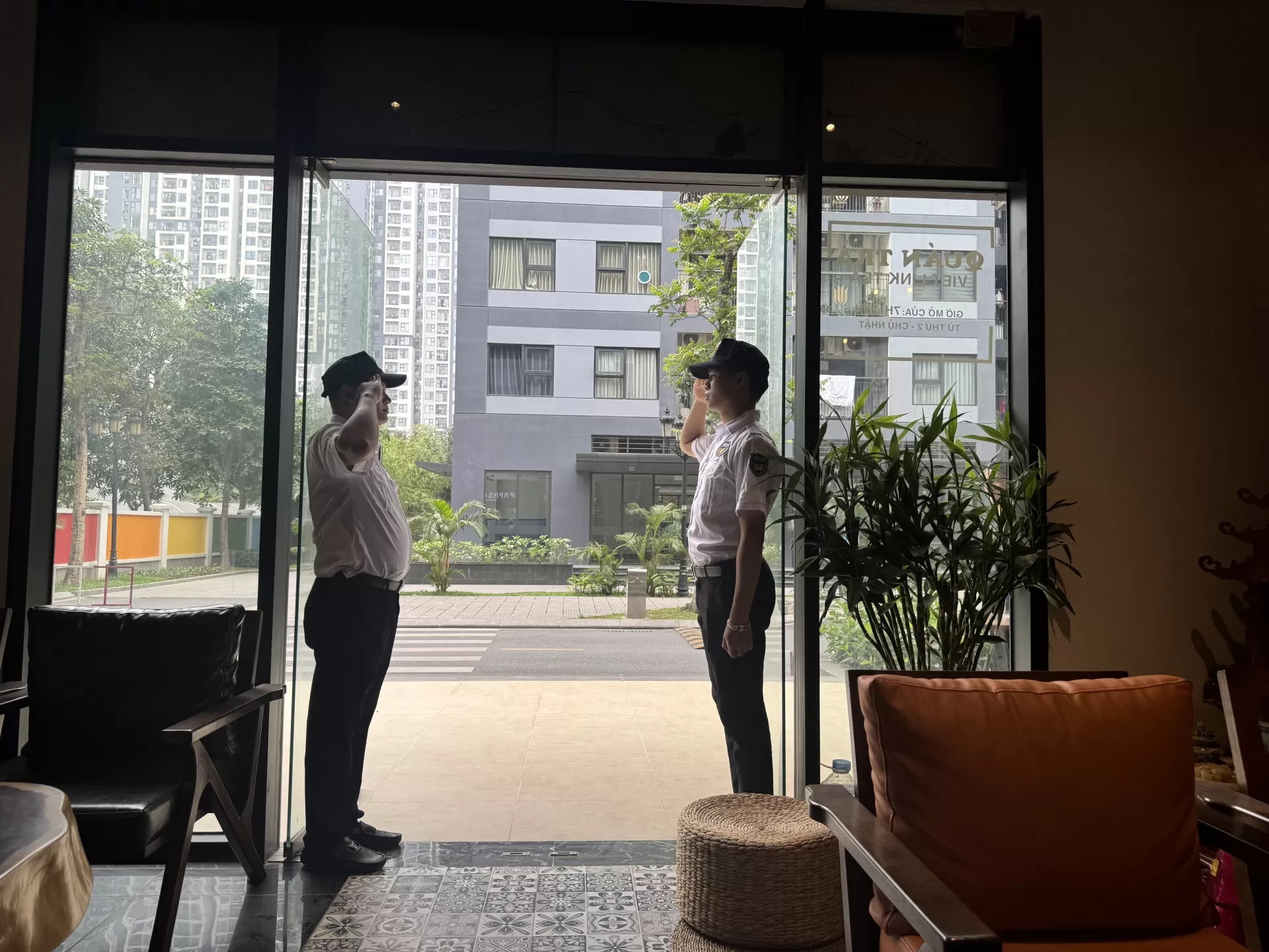 Golden Coffee House Tuyển Dụng Nhân Viên Bảo Vệ - Lương 8-9 Triệu - Môi Trường Thân Thiện, Miễn Phí Ăn Uống